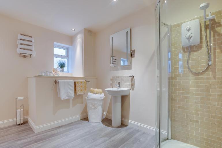 Number 3 Pier Road Apartment *